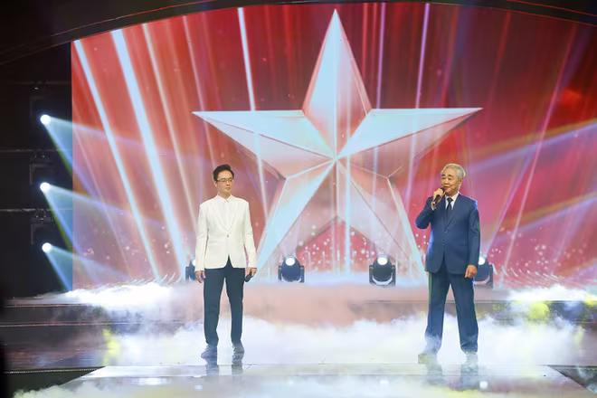 NSND Quang Thọ tham gia trình diễn trong chương trình