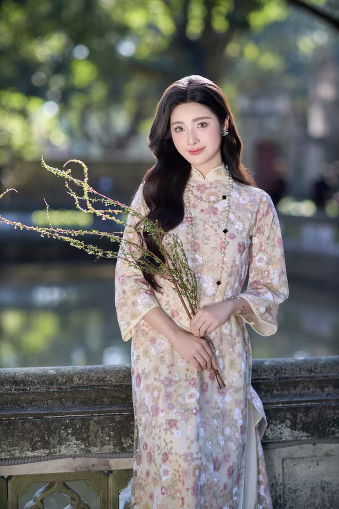 Với nỗ lực duy trì hình ảnh và liên tục làm mới phong cách, Hoài An cho thấy sự nghiêm túc trong hoạt động cá nhân