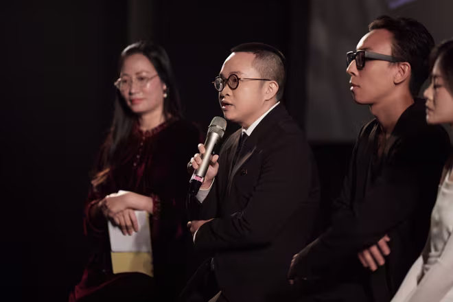 Cường Tống xúc động khi ra mắt &quot;Hồi ảnh âm nhạc&quot; tại quê nhà