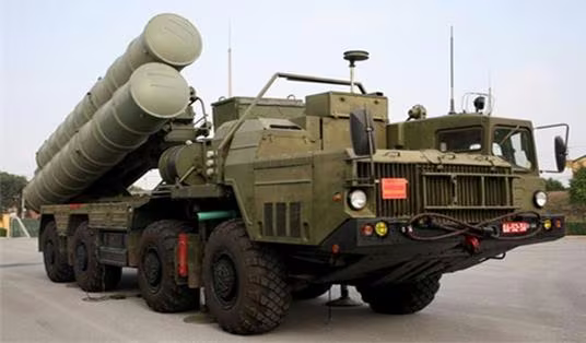 Thời điểm S-300 được Nga chuyển giao cho Syria, nhiều hãng truyền thông đã ca ngợi sự hào phóng của Nga khi chuyển giao miễn phí hệ thống này cho Syria.