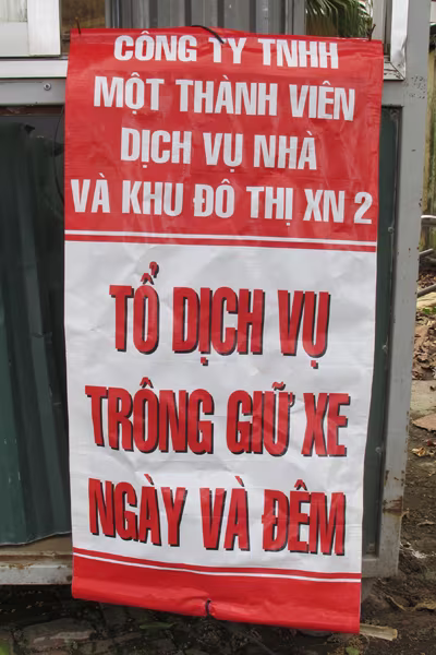 Băng-rôn của điểm trông giữ xe tự phát