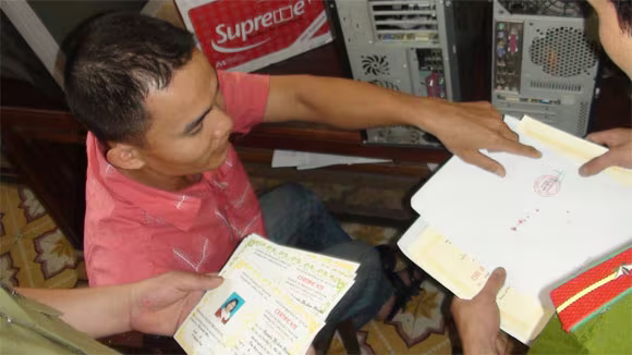 Cơ quan công an khám xét điểm photo kiêm… làm chứng chỉ, văn bằng giả Cơ quan công an khám xét điểm photo kiêm… làm chứng chỉ, văn bằng giả