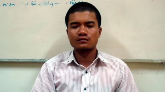 Cưỡng bức đi xe, dọa ném khách xuống cầu ảnh 1