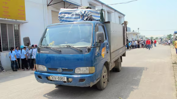 Đình công, nữ công nhân bị bảo vệ tông chết thảm ảnh 3 Đình công, nữ công nhân bị bảo vệ tông chết thảm ảnh 3