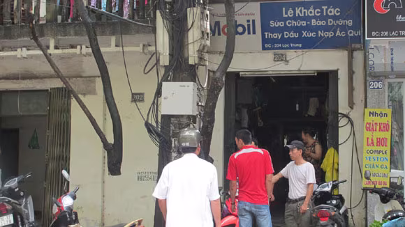 “Sưa tặc” tiếp tục lộng hành trong mưa bão ảnh 4 “Sưa tặc” tiếp tục lộng hành trong mưa bão ảnh 4