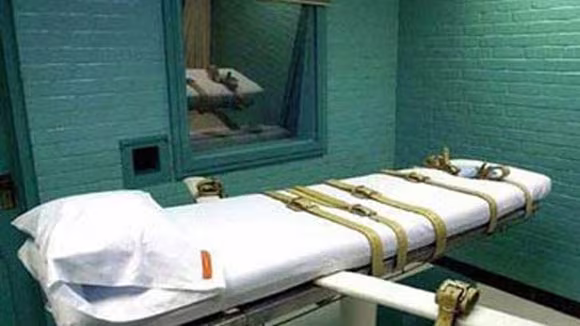 Từ pháp trường đến phòng tiêm thuốc độc (2) ảnh 1