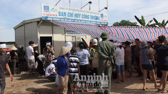 Địa điểm xảy ra tai nạn đuối nước chỉ cách nhà của Ban chỉ huy công trường chừng 10m Địa điểm xảy ra tai nạn đuối nước chỉ cách nhà của Ban chỉ huy công trường chừng 10m