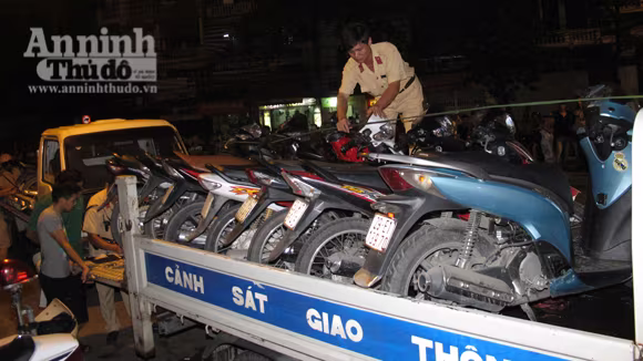 Trắng đêm cùng lính hình sự chốt chặn trên cầu Chương Dương ảnh 8 Trắng đêm cùng lính hình sự chốt chặn trên cầu Chương Dương ảnh 8