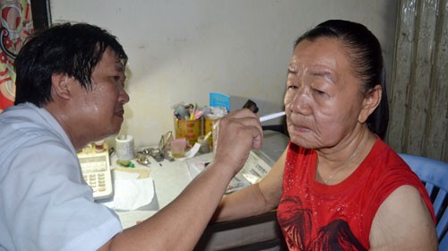 “Cô gái biến thành bà lão” đúng là chị Phượng, 26 tuổi ảnh 1 “Cô gái biến thành bà lão” đúng là chị Phượng, 26 tuổi ảnh 1