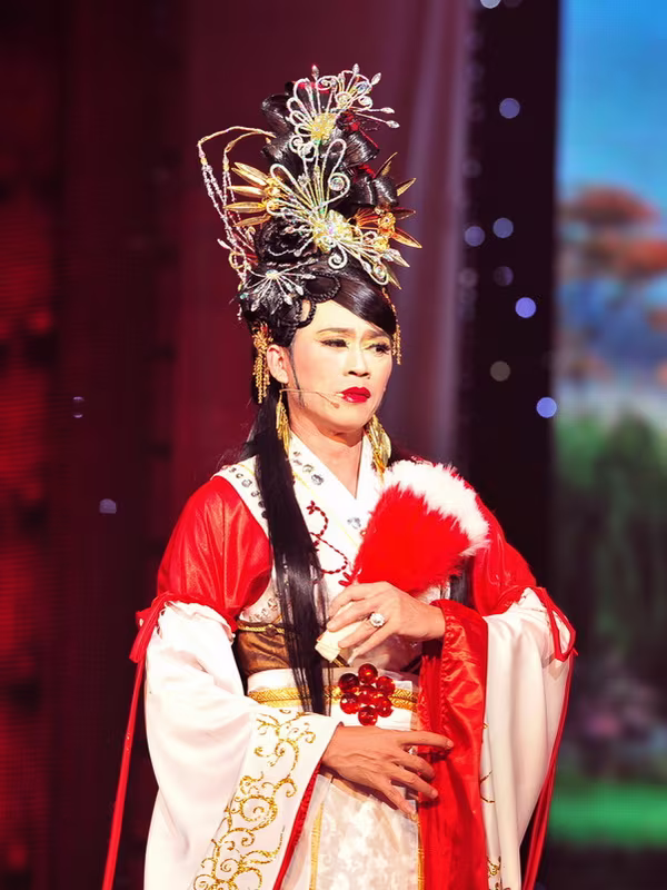 "Rợn gáy" những lần giả gái của Hoài Linh ảnh 5