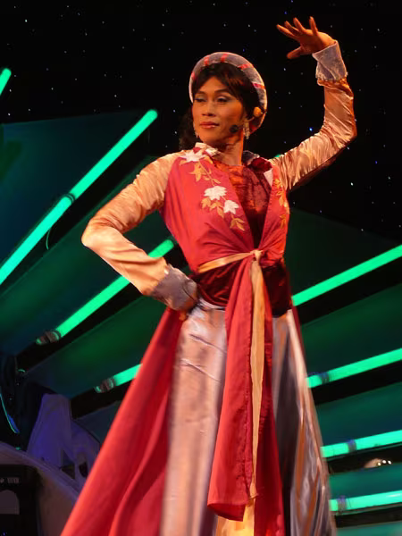 "Rợn gáy" những lần giả gái của Hoài Linh ảnh 6