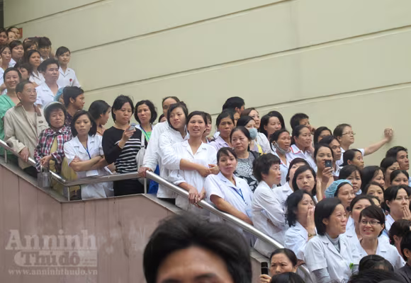 Muôn kiểu “hóng” vụ “trẻ sơ sinh bị bắt cóc trở về” ảnh 10 Muôn kiểu “hóng” vụ “trẻ sơ sinh bị bắt cóc trở về” ảnh 10