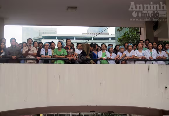 Muôn kiểu “hóng” vụ “trẻ sơ sinh bị bắt cóc trở về” ảnh 12 Muôn kiểu “hóng” vụ “trẻ sơ sinh bị bắt cóc trở về” ảnh 12