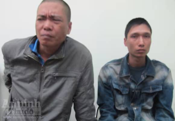 Bị bắt nóng khi đang bẻ gương xế sang ảnh 1 Bị bắt nóng khi đang bẻ gương xế sang ảnh 1