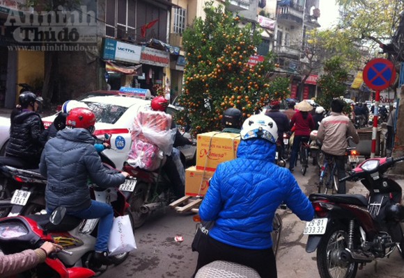 Hà Nội cuối năm, đường nào cũng tắc ảnh 2 Hà Nội cuối năm, đường nào cũng tắc ảnh 2