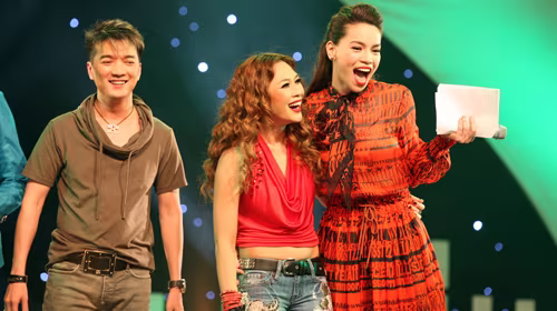 Với một đêm diễn, có ca sĩ nhận 100-200 triệu đồng, có người mẫu nhận 40-60 triệu đồng nhưng diễn viên kịch chỉ nhận 500.000-1 triệu đồng. Trong ảnh: những ca sĩ có catsê cao: Đàm Vĩnh Hưng, Mỹ Tâm, Hồ Ngọc Hà (từ trái sang) Với một đêm diễn, có ca sĩ nhận 100-200 triệu đồng, có người mẫu nhận 40-60 triệu đồng nhưng diễn viên kịch chỉ nhận 500.000-1 triệu đồng. Trong ảnh: những ca sĩ có catsê cao: Đàm Vĩnh Hưng, Mỹ Tâm, Hồ Ngọc Hà (từ trái sang)