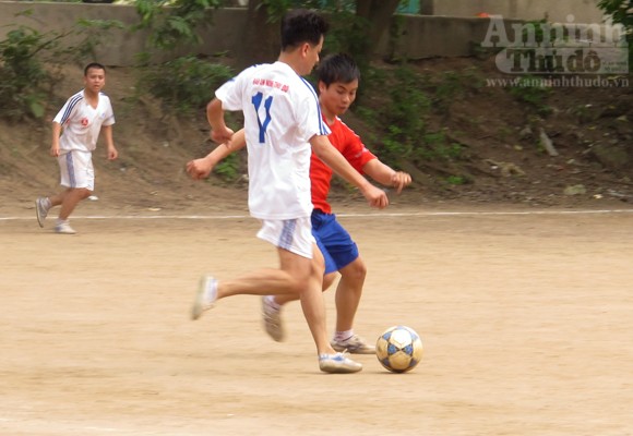 Sôi nổi giải bóng đá “Tình đồng đội” ảnh 6 Sôi nổi giải bóng đá “Tình đồng đội” ảnh 6