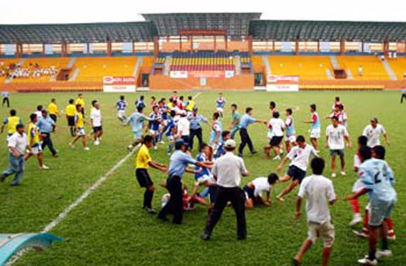 Tham gia loạn đả, Đức Lễ- Anh Tuấn mất suất tại ĐT U19 QG ảnh 1 Tham gia loạn đả, Đức Lễ- Anh Tuấn mất suất tại ĐT U19 QG ảnh 1