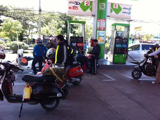 Đoàn “phượt Vespa xuyên Đông Nam Á” về đến Hà Nội ảnh 10 Đoàn “phượt Vespa xuyên Đông Nam Á” về đến Hà Nội ảnh 10