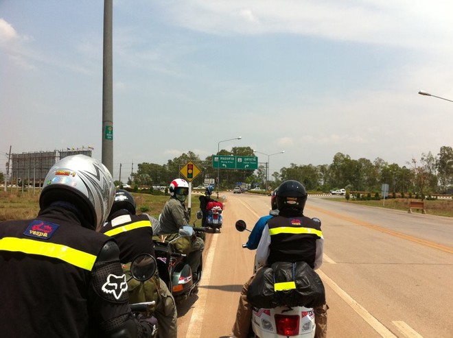 Đoàn “phượt Vespa xuyên Đông Nam Á” về đến Hà Nội ảnh 6 Đoàn “phượt Vespa xuyên Đông Nam Á” về đến Hà Nội ảnh 6