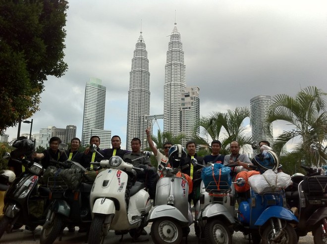 Đoàn “phượt Vespa xuyên Đông Nam Á” về đến Hà Nội ảnh 13 Đoàn “phượt Vespa xuyên Đông Nam Á” về đến Hà Nội ảnh 13