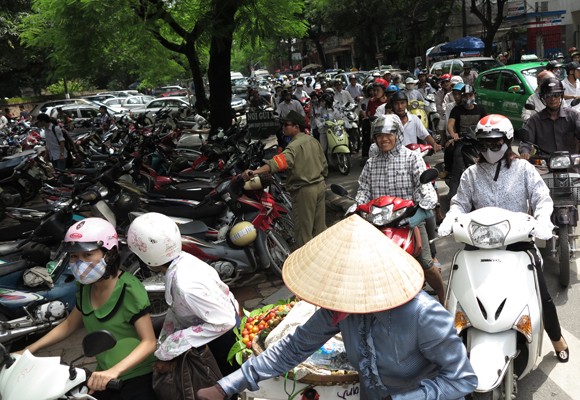 Sĩ tử lại nhốn nháo dồn về Văn Miếu ảnh 1 Sĩ tử lại nhốn nháo dồn về Văn Miếu ảnh 1