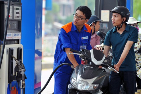 Giá xăng lại tăng 1.100 đồng/lít ảnh 1 Giá xăng lại tăng 1.100 đồng/lít ảnh 1