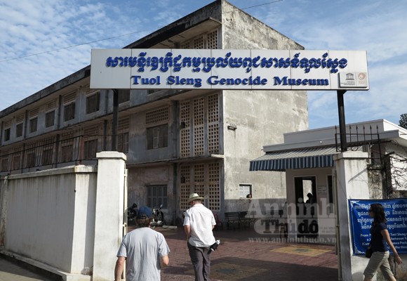 Ghê rợn bước vào “địa ngục trần gian” Tuol Sleng (P6) ảnh 3 Ghê rợn bước vào “địa ngục trần gian” Tuol Sleng (P6) ảnh 3