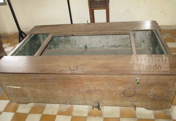Ghê rợn bước vào “địa ngục trần gian” Tuol Sleng (P6) ảnh 13 Ghê rợn bước vào “địa ngục trần gian” Tuol Sleng (P6) ảnh 13