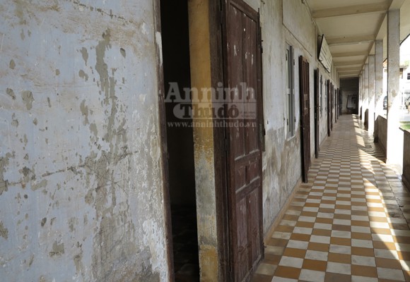 Ghê rợn bước vào “địa ngục trần gian” Tuol Sleng (P6) ảnh 11 Ghê rợn bước vào “địa ngục trần gian” Tuol Sleng (P6) ảnh 11
