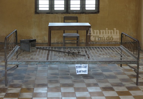 Ghê rợn bước vào “địa ngục trần gian” Tuol Sleng (P6) ảnh 10 Ghê rợn bước vào “địa ngục trần gian” Tuol Sleng (P6) ảnh 10