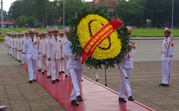 Lãnh đạo Đảng, Nhà nước viếng Chủ tịch Hồ Chí Minh ảnh 2 Lãnh đạo Đảng, Nhà nước viếng Chủ tịch Hồ Chí Minh ảnh 2