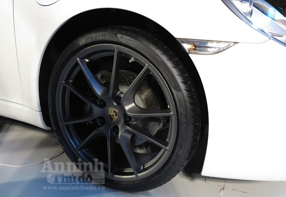 Ngắm siêu xe "mắt ếch", phụ kiện đã ngốn 800 triệu ảnh 2 Ngắm siêu xe "mắt ếch", phụ kiện đã ngốn 800 triệu ảnh 2