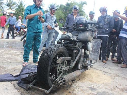 Rớt vài giọt xăng, Harley Davidson 600 triệu bị "hóa vàng" ảnh 2 Rớt vài giọt xăng, Harley Davidson 600 triệu bị "hóa vàng" ảnh 2