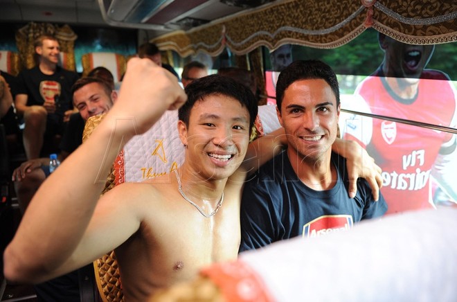 3 bức ảnh cực độc của Arsenal tại Hà Nội ảnh 2 3 bức ảnh cực độc của Arsenal tại Hà Nội ảnh 2