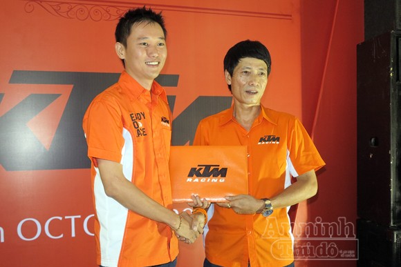 Showroom KTM Văn Tân chính thức khai trương tại Hà Nội ảnh 4 Showroom KTM Văn Tân chính thức khai trương tại Hà Nội ảnh 4