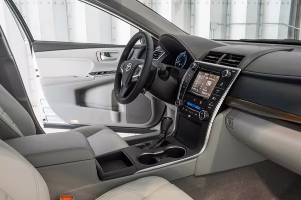 Toyota Camry 2015: Trẻ trung và "ngầu" hơn ảnh 2 Toyota Camry 2015: Trẻ trung và "ngầu" hơn ảnh 2