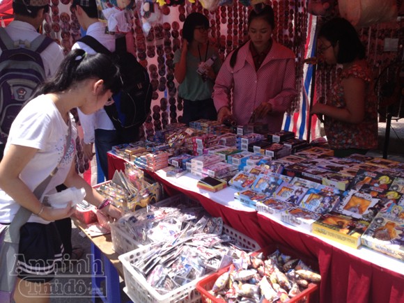 Nóng 40°C, giới trẻ Hà Nội vẫn váy áo lòa xòa, hào hứng Cosplay ảnh 17 Nóng 40°C, giới trẻ Hà Nội vẫn váy áo lòa xòa, hào hứng Cosplay ảnh 17