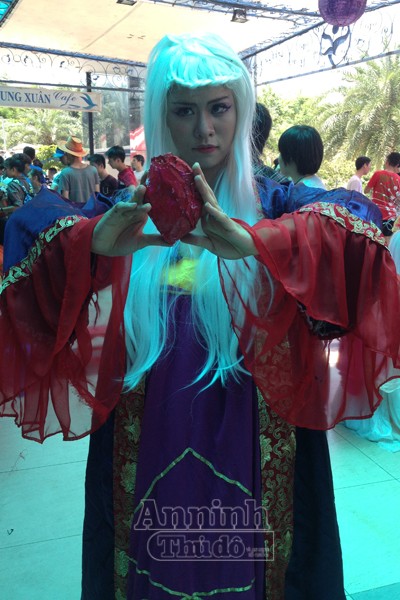 Nóng 40°C, giới trẻ Hà Nội vẫn váy áo lòa xòa, hào hứng Cosplay ảnh 5 Nóng 40°C, giới trẻ Hà Nội vẫn váy áo lòa xòa, hào hứng Cosplay ảnh 5