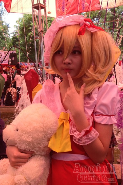 Nóng 40°C, giới trẻ Hà Nội vẫn váy áo lòa xòa, hào hứng Cosplay ảnh 7 Nóng 40°C, giới trẻ Hà Nội vẫn váy áo lòa xòa, hào hứng Cosplay ảnh 7
