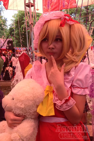 Nóng 40°C, giới trẻ Hà Nội vẫn váy áo lòa xòa, hào hứng Cosplay ảnh 7 Nóng 40°C, giới trẻ Hà Nội vẫn váy áo lòa xòa, hào hứng Cosplay ảnh 7