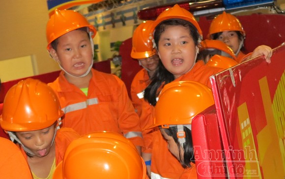 Những trò chơi thú vị làm trẻ mê mẩn ảnh 7 Những trò chơi thú vị làm trẻ mê mẩn ảnh 7