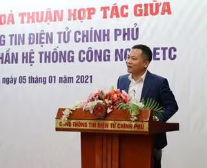 Tổng Giám đốc Cổng TTĐT Chính phủ Nguyễn Hồng Sâm phát biểu tại lễ ký kết. Tổng Giám đốc Cổng TTĐT Chính phủ Nguyễn Hồng Sâm phát biểu tại lễ ký kết.