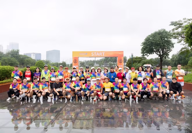 Các VĐV tham gia chạy cự ly 8km đầy tự tin Các VĐV tham gia chạy cự ly 8km đầy tự tin