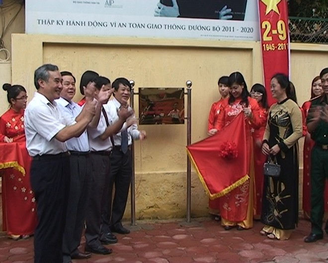 Gắn biển công trình đường nối phố Thể Giao và phố Lê Đại Hành ảnh 1 Gắn biển công trình đường nối phố Thể Giao và phố Lê Đại Hành ảnh 1