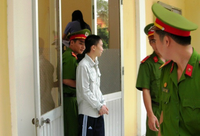 Lĩnh 13 năm tù vì dụ trẻ em làm "chuyện người lớn" ảnh 1 Lĩnh 13 năm tù vì dụ trẻ em làm "chuyện người lớn" ảnh 1