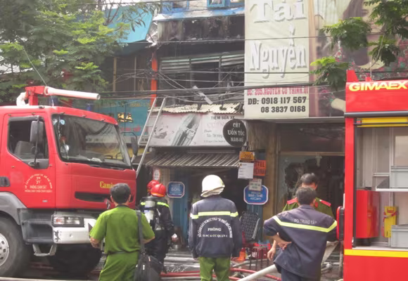 Cháy lớn tại trung tâm TPHCM ảnh 5 Cháy lớn tại trung tâm TPHCM ảnh 5