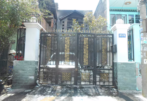 Hỏa hoạn thiêu rụi ô tô, 3 người nhập viện ảnh 1 Hỏa hoạn thiêu rụi ô tô, 3 người nhập viện ảnh 1