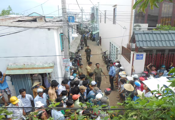 Mâu thuẫn vợ chồng, mẹ sát hại 2 con thơ rồi treo cổ tự tử ảnh 1