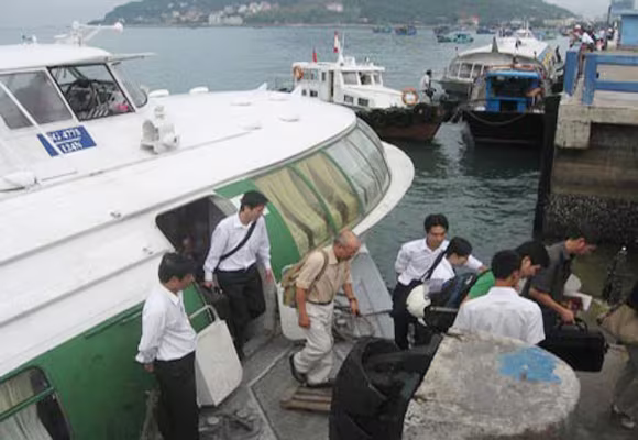 Đình chỉ tàu cánh ngầm xảy ra sự cố, làm cả trăm hành khách hoảng loạn ảnh 1 Đình chỉ tàu cánh ngầm xảy ra sự cố, làm cả trăm hành khách hoảng loạn ảnh 1